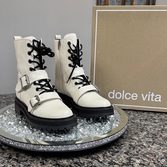 Dolce Vita Robson off White Leather Lace-Up black Lug Boots NEW 6 - Picture 2 of 14